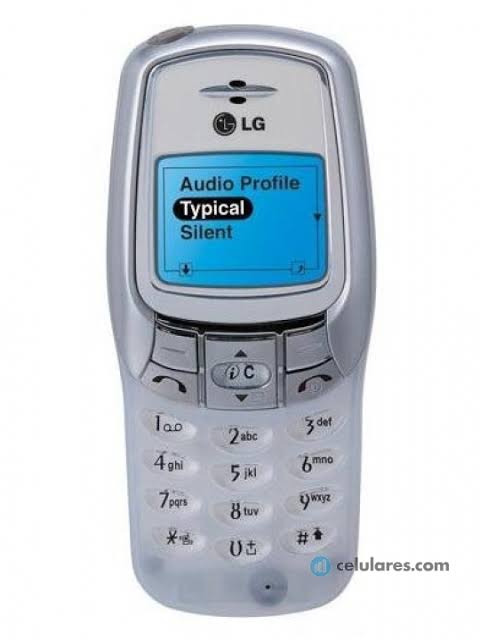 CesarRodPad's tweet photo. @Telefonia_MX Un LG G3000 allá por un lejano 2003 en mis tiempos de universitario, modelo pequeño, contaba con el timbre del lobo aullando, y con pantalla que se iluminaba azul, en las noches de antro se veía genial https://t.co/NUjhxMzcUe