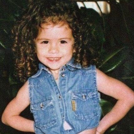 LamaGomeez's tweet photo. Selena Gomez as a 
Baby                     &amp;                      Adult https://t.co/qxdUe4bn4r