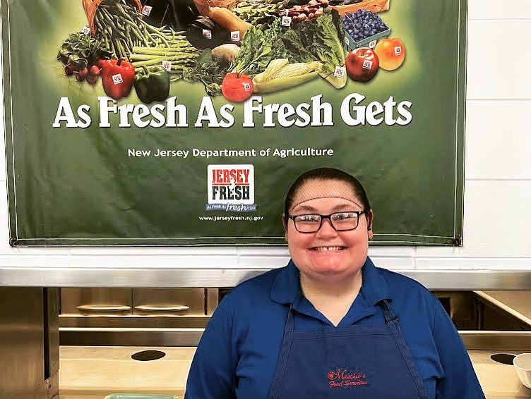 Just some of our Food Service Heroes today! #foodservice #hero #foodserviceheroes #school #schoollunch #schoollunchrocks #schoolmealsthatrock #school #picoftheday #momblogger #momstyle