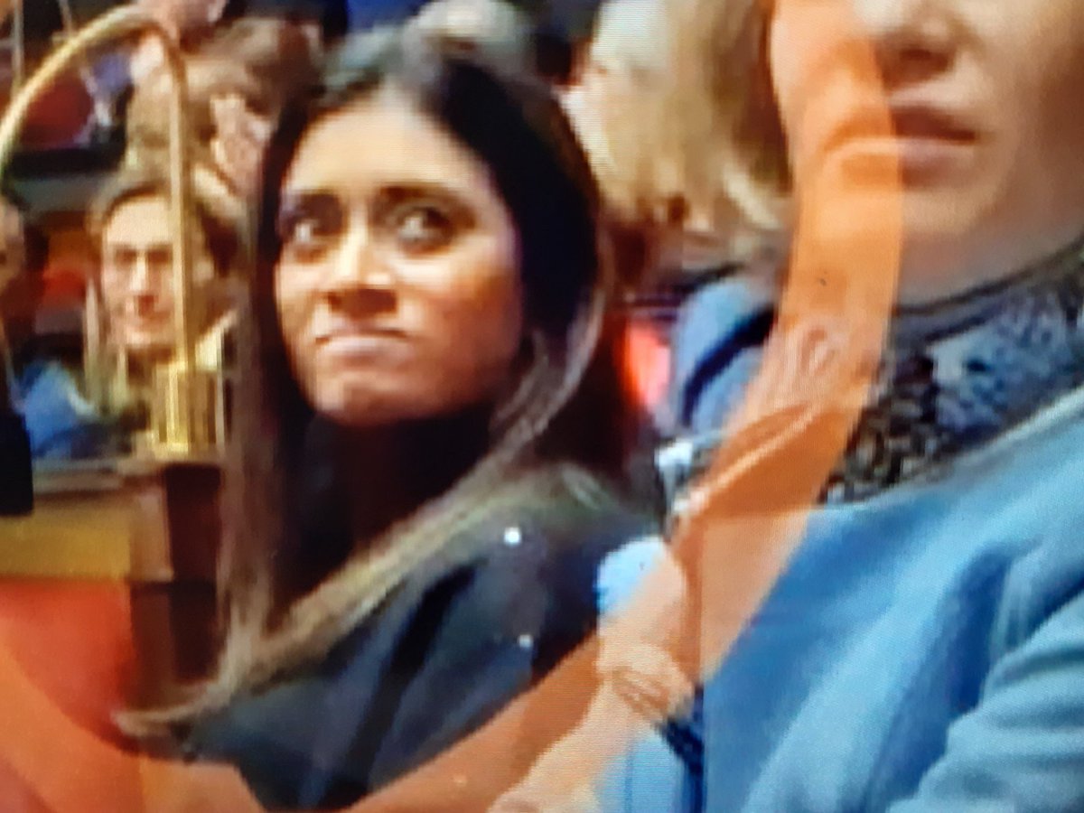 #Priscathevenot 
#lautre 
Demain rien à foutre du  couronnement de  Charles 3 
Pas de télé pour voir l'autre avec son regard d'hypocrite .
Et puis la chouchou #priscathevenot sera telle là avec son  beau sourire en le voyant passer ?