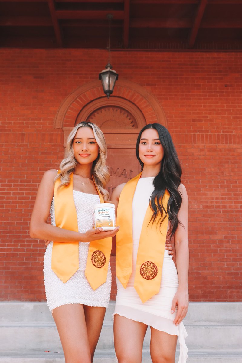 Prebiotics's tweet photo. Mary and Katherine, recent graduates from Arizona State University, attribute their good gut health throughout college to Prebiotin. “Once I started adding Prebiotin to my smoothies every morning, my gut health improved tremendously! I can’t imagine not taking it everyday” 🎓 https://t.co/pQWR8YkKub