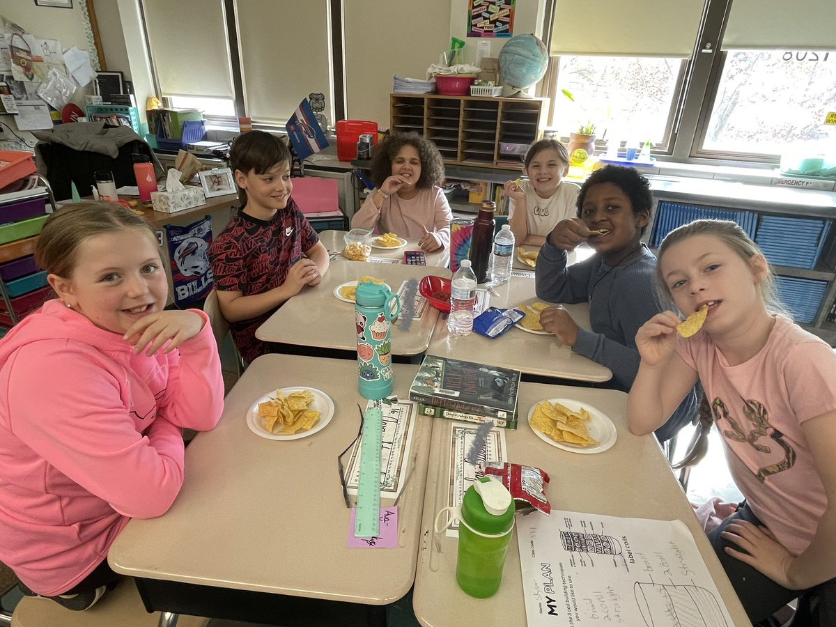 MrsMooney4th's tweet photo. We read about the history of Cinco de Mayo today, and enjoyed chips and salsa for snack! https://t.co/P3yi27L1Ou