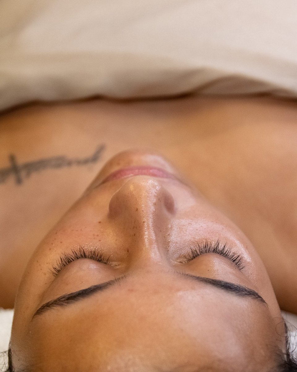 bluechipcasino's tweet photo. Look at these blu-tiful facial results with @kpsessentials. 💙  

At spa blu, we have numerous facial treatments available for different skin types and conditions.  

Read more about the benefits of regular facials here 👉 https://t.co/3DtbSQR2GD https://t.co/5CjB6mCYU4