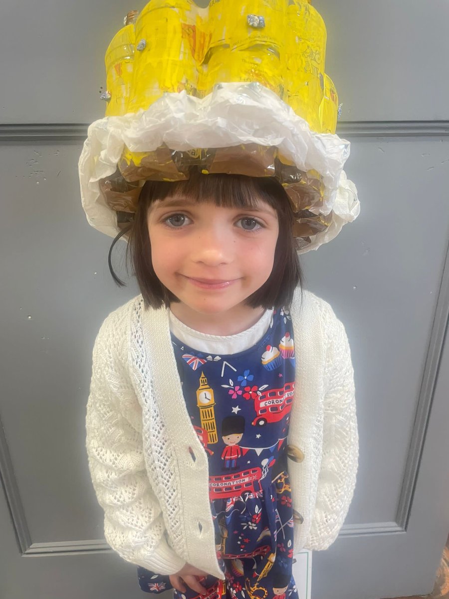 LinksSchool's tweet image. Amazing effort today from the pupils of Links Primary. We held a hacking challenge to make 👑 out of recyclable/ sustainable materials (a little nod to our eco- friendly 🤴)
🎉congratulations to our 5 winners from each key stage🎉 #Coronation #hackingchallenge #recycled