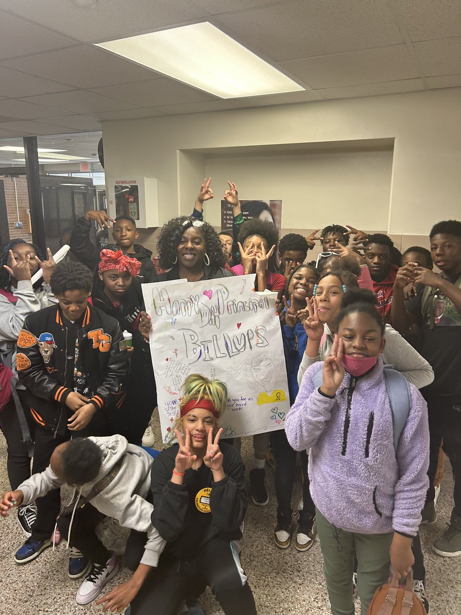 AMS_Counselor's tweet photo. Celebrating our Principal here at AMS. Students love and respect @Ms_Billups leadership.@mcclurejIPS @SocialWorkerAMS @ShateenaLove @AleesiaLJohnson https://t.co/jQzRNradNe