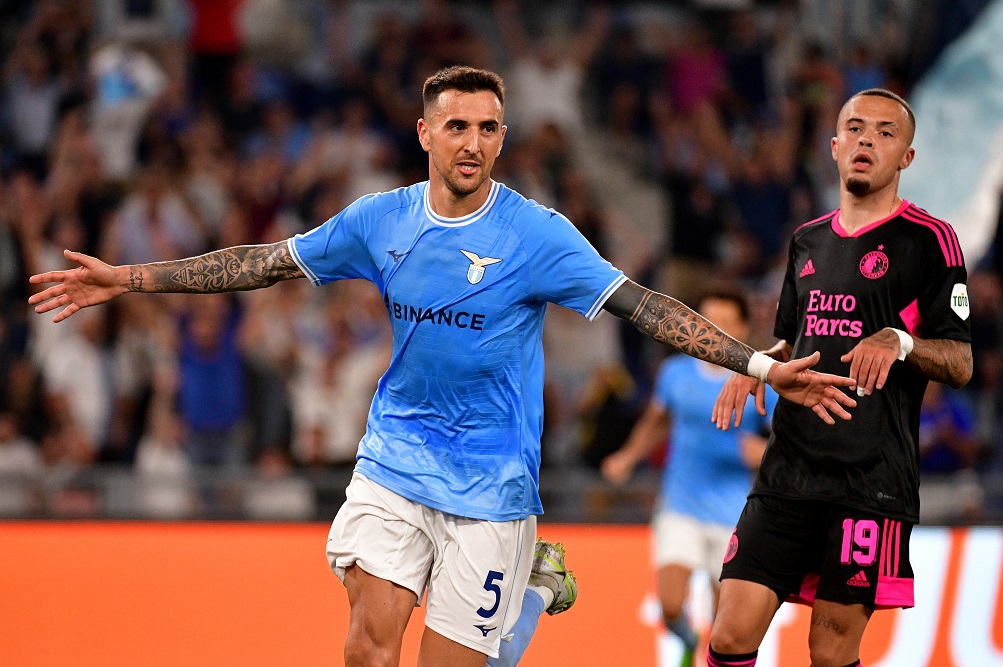 SSLazioArg1's tweet photo. Matías Vecino es otro de los jugadores que hoy estuvo ausente en los entrenamientos. El mediocampista uruguayo recurrió al hospital está mañana para hacerse estudios en el biceps femoral derecho. 

#AvantiLazio #CMonEagles #Laziali https://t.co/PYeoweFIyF