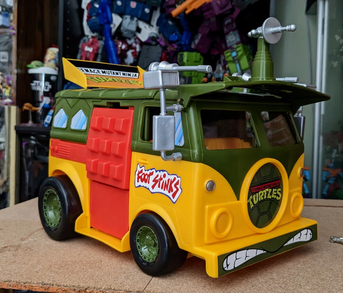 Tallus76photos's tweet photo. Did some custom work on this reissue TMNT Party Wagon. Still need to find a steering wheel and want to add a chair gun to the side piece still. Did manage to add computer gear to the inside.
#TMNT #Playmates #teenagemutantninjaturtles #TMNTcustoms https://t.co/WNdsYV5FU0