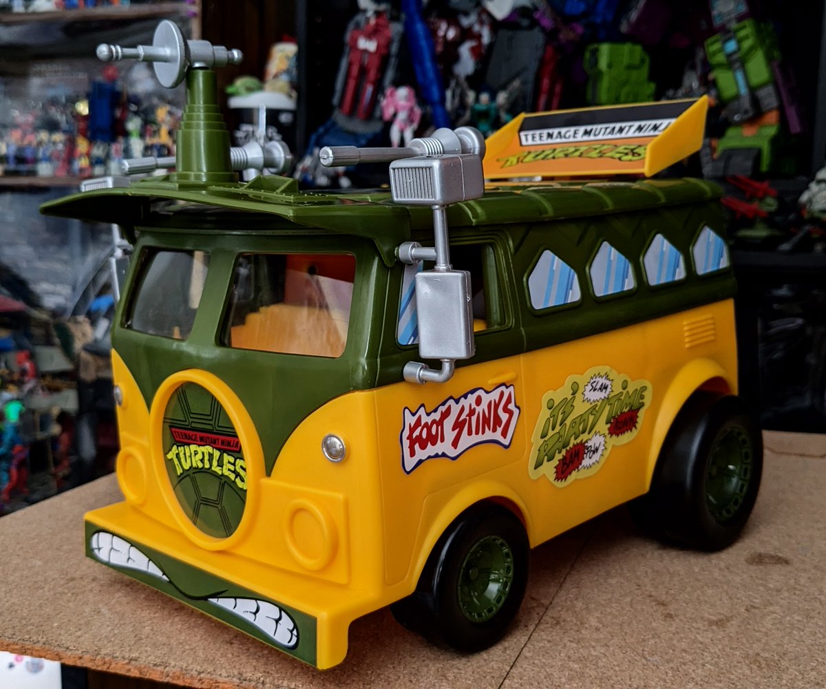 Tallus76photos's tweet photo. Did some custom work on this reissue TMNT Party Wagon. Still need to find a steering wheel and want to add a chair gun to the side piece still. Did manage to add computer gear to the inside.
#TMNT #Playmates #teenagemutantninjaturtles #TMNTcustoms https://t.co/WNdsYV5FU0