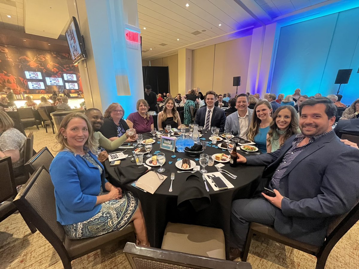 BHC_ENG's tweet photo. BHC served as a turquoise sponsor at last night's @LungAssociation Lung Force Gala at Arrowhead Stadium! What a fun night supporting and raising money for the fight against lung disease. #LungForceGala #LungDisease #NoProblemPlace https://t.co/v6mXJUS5Z4