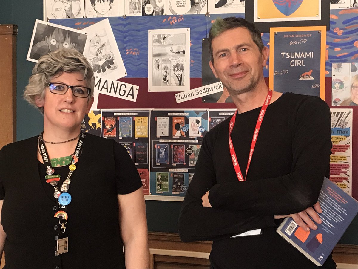 papersrock's tweet photo. Here’s me today looking awkward next to the fantastic @julianaurelius Book this man for your school visits. Had the best day 🎤📖🎏🇯🇵👻 https://t.co/5WE2RHWNWQ