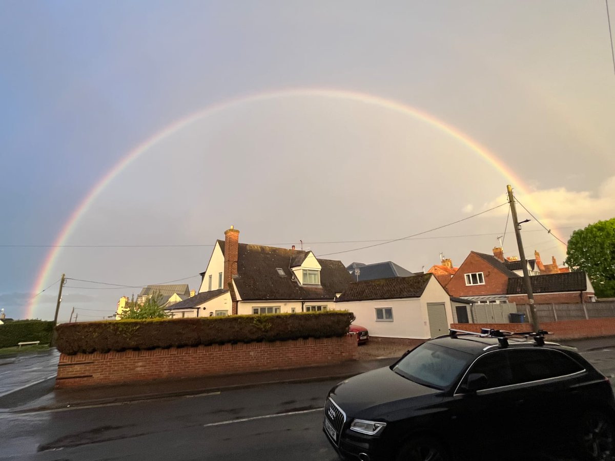 SwedeSuffolk's tweet photo. Our home under the rainbow just now.
@danholley_ https://t.co/ZJFYgC7nAz