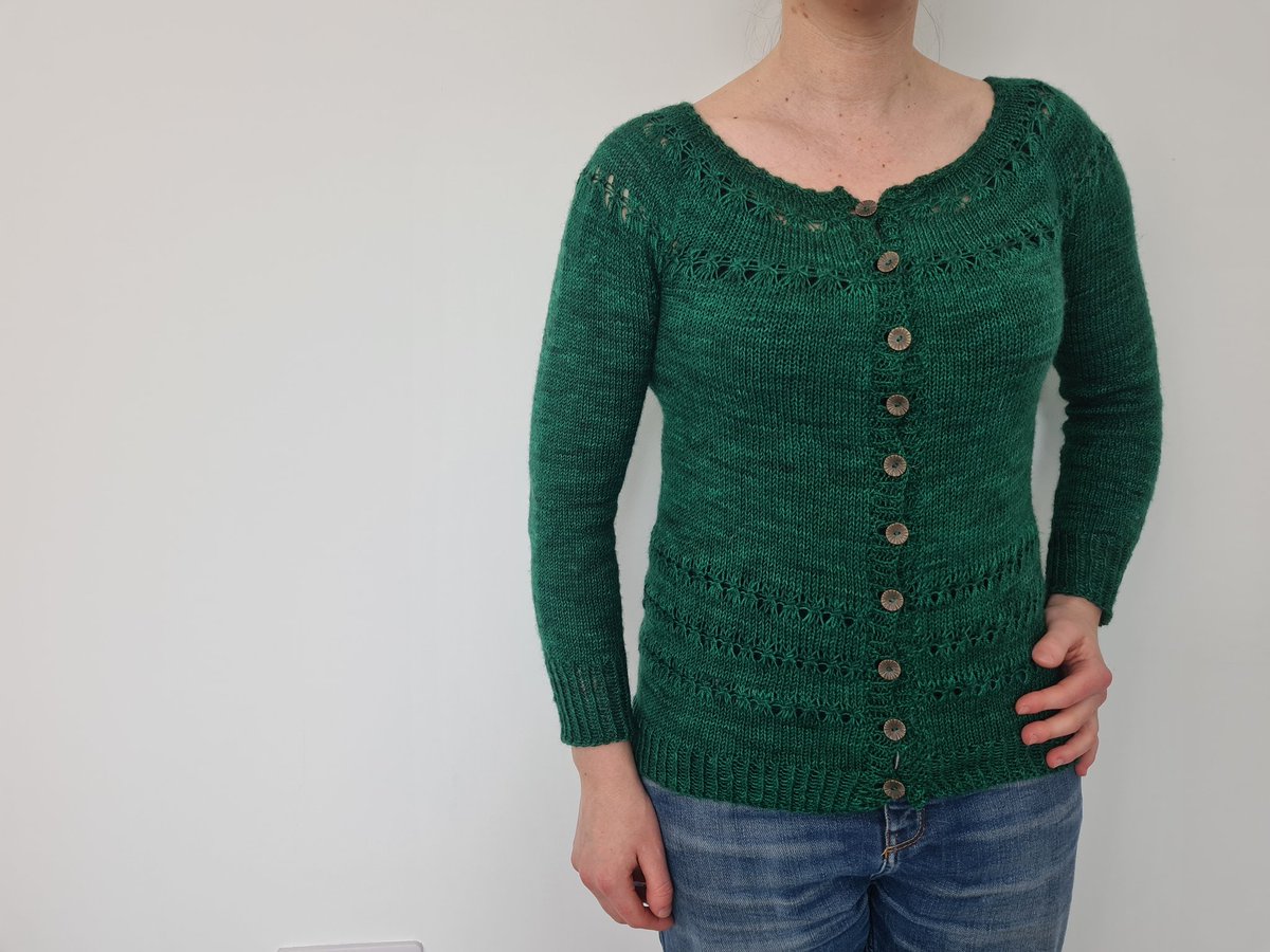 Littletheorem's tweet photo. I'm looking for test knitters for my new Pollokshaws Cardigan #TestKnit. It's top down, seamless, options for long/short sleeves and 9 sizes, knit in 4ply yarn.
The test knit is running in my Rav group, (linktree link in bio) but if you're #OffRav and want to test then pm me. https://t.co/5T3C3eMr5X