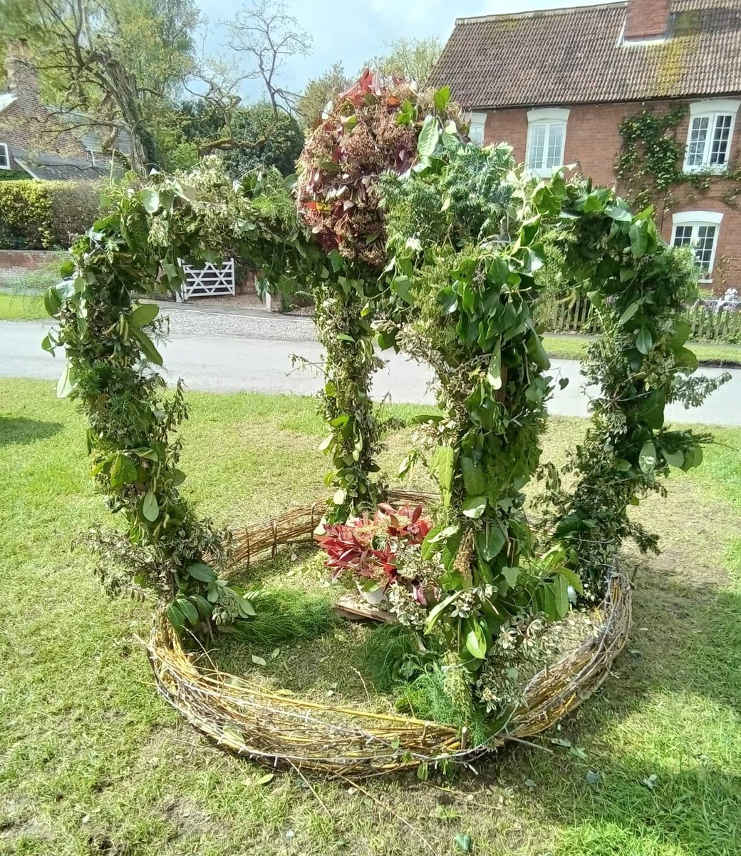 ScarecrowsUrch's tweet photo. We don’t just make Scarecrows in our village.

👑 The Urchfont Crown has been unveiled in all its glory! 👑 

In keeping with the King's wish to create a greener environment, the crown has been created from cuttings donated by people living in the village and from local hedgerows https://t.co/8l5WE8msfx