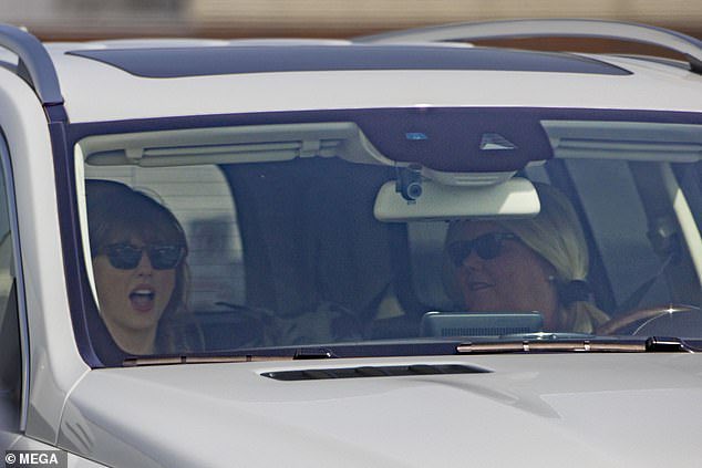 📸 | Taylor Swift and Andrea Swift in Nashville today!