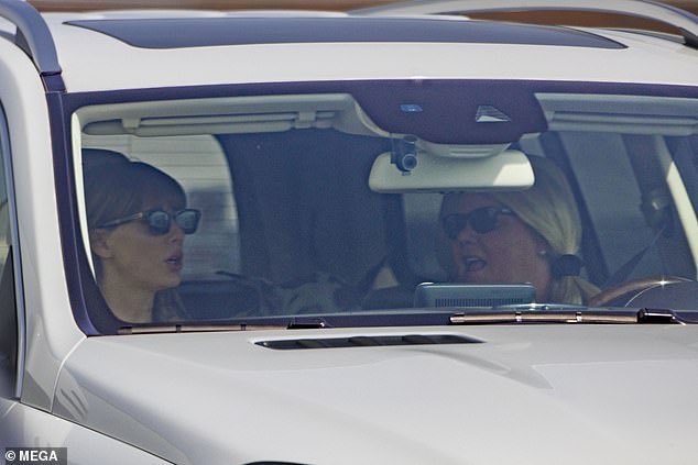 📸 | Taylor Swift and Andrea Swift in Nashville today!