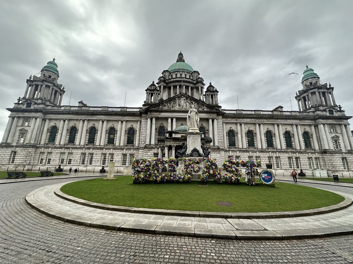 billykhokhar's tweet photo. Beautiful Belfast City Hall today https://t.co/gwo4fjiX6d