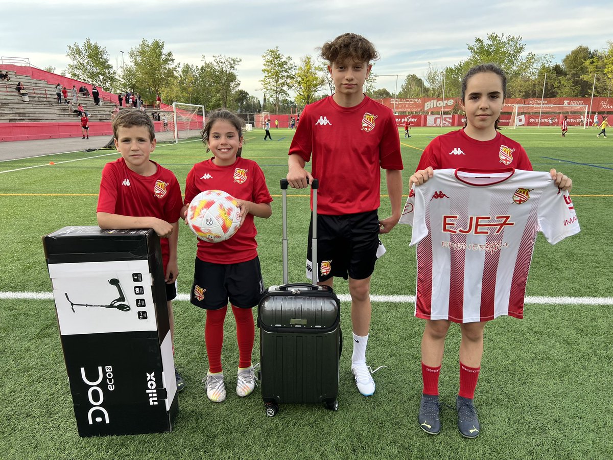 CdEManresa's tweet photo. Venir diumenge al Congost, té premi

🎁 Sortegem un patinet elèctric, una maleta de viatje, una samarreta del primer equip i una pilota de la Copa del Rei signades pels jugadors, dos vals de 50€ per gastar a Squaddra, i dues equipacions d’entrenament del club

#Objectiu2000 https://t.co/NCClPfawHs