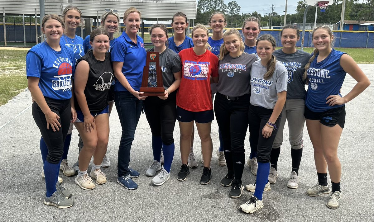 No day off for the KHHS Lady Indian Softball Team! They were killing it in the weight room before practice! I’m so proud of them! Headed into Regionals next week! Good luck🥎💪🏼 @KH_Softball @AthleticsKhhs @CoachD_KHHS @BarryUnderwood_ @JayStilianou @MelanieRod613