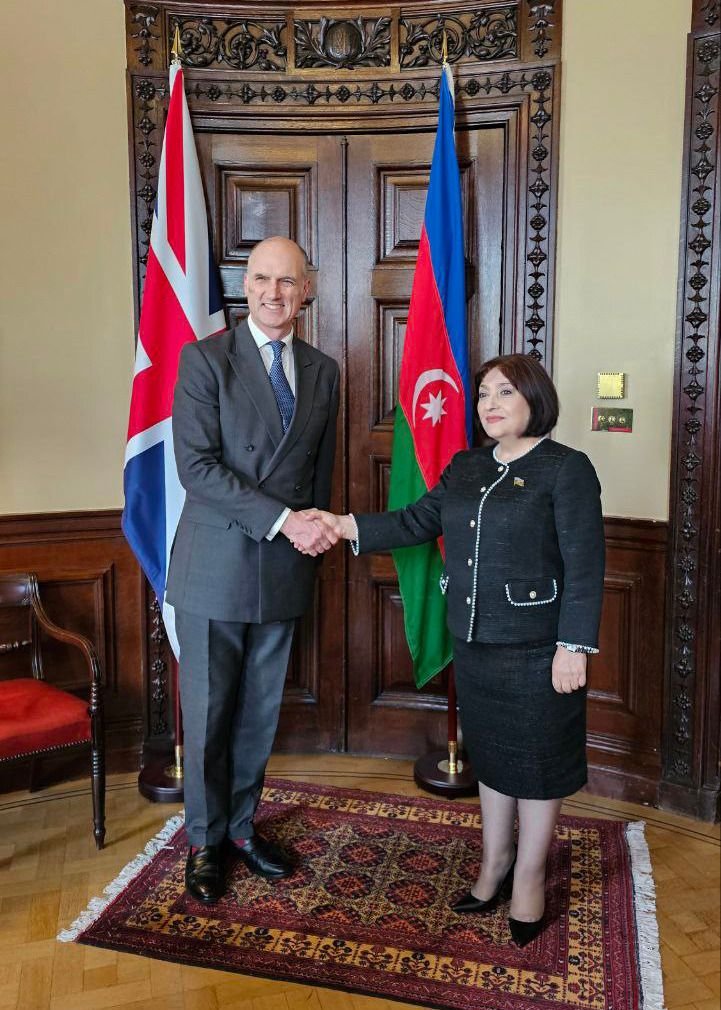 Az_Spiker's tweet photo. Bu gün Böyük Britaniya və Şimali İrlandiya Birləşmiş Krallığının Avropa regionu üzrə dövlət naziri cənab Leo Dokerti ilə görüşdə ölkələrimiz və parlamentlərimiz arasında münasibətlərə dair fikir mübadiləsi apardıq. https://t.co/4vLBXPCiwh