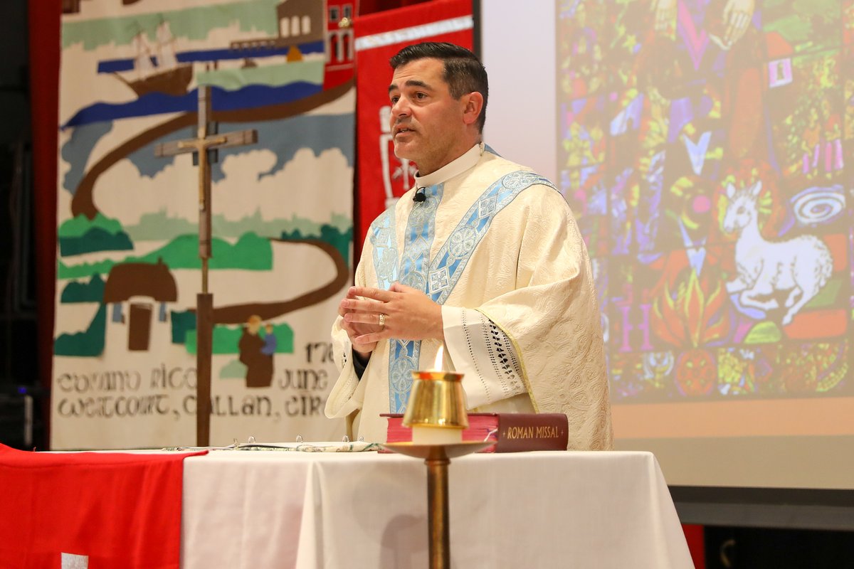 CatholicMem's tweet photo. At Friday's Founder's Day Mass, the CM staff, faculty, students, and brothers all reaffirmed our commitment to the school, the church, and our mission.

We also showed our appreciation to our Christian Brothers for everything they do.

Thank you to Fr. Boyle for joining us. https://t.co/bwhIlVjhj2