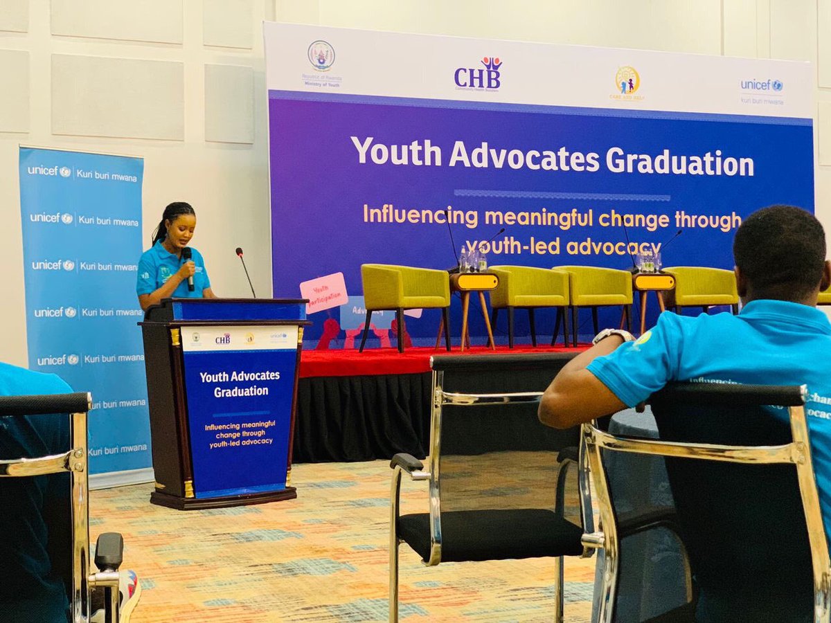 GloriaGatsinzi's tweet photo. I kept  thinking, what an honor to have the opportunity of training over 80 young people, their willingness to learn, act and speak up about their advocacy issues it was so inspiring .

Thank you @unicefrw 

Happy #graduationday 

https://t.co/9JA888tgSM https://t.co/EdAdKp3BZn