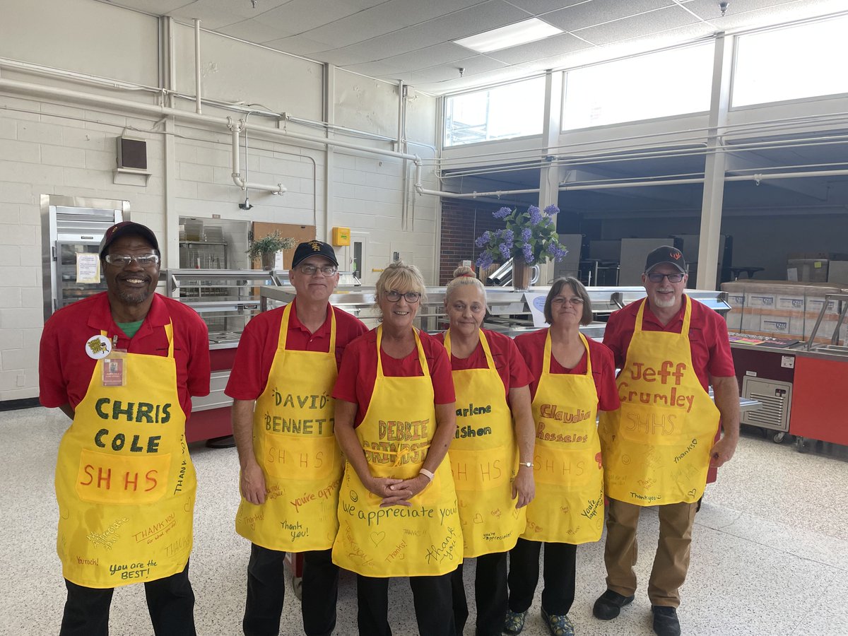 We couldn't end School Lunch Hero Day without bragging about our crew! The work they do often goes unnoticed, but we appreciate the love and support you provide our students every day! Oh yeah, and the food! :)

Thank you for everything that you do!