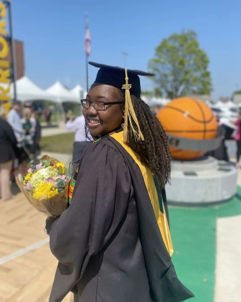 JayHars10's tweet photo. Introducing a MASTER of Social Work, Jayla Danielle Harsten, MSW 👩🏾‍🎓✨️📚 #QueenShitOnly #SocialWorkTwitter https://t.co/unk7tAJzUo