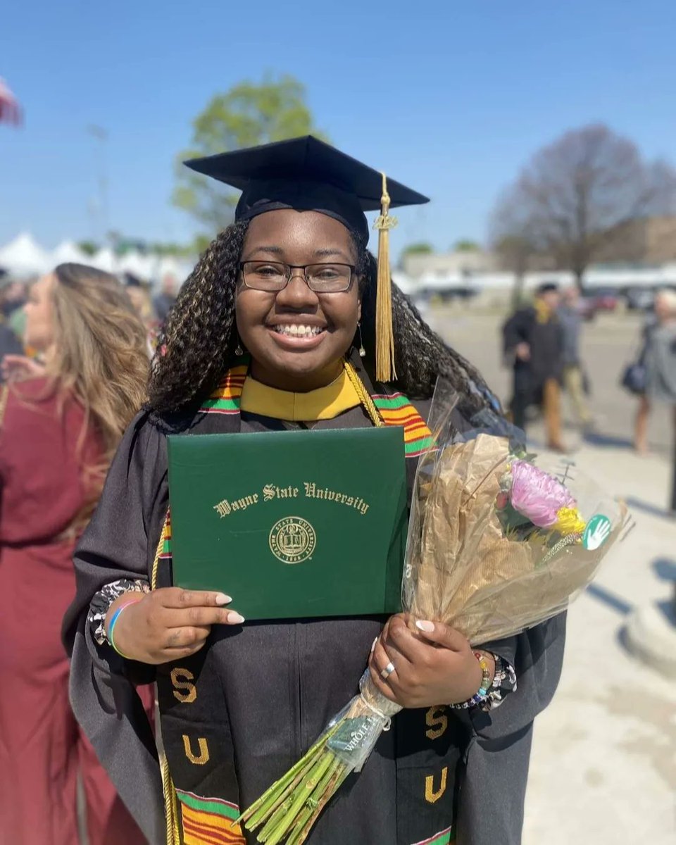 JayHars10's tweet photo. Introducing a MASTER of Social Work, Jayla Danielle Harsten, MSW 👩🏾‍🎓✨️📚 #QueenShitOnly #SocialWorkTwitter https://t.co/unk7tAJzUo