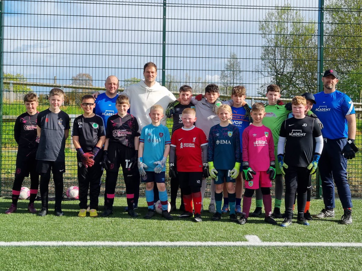 asmir1's tweet photo. A lovely evening visiting our @abgkacademy Burnley location. Amazing work by all goalkeepers and coaches! 👏🏻🆎🧤

#academy #goalkeeping #burnley https://t.co/0I5V6eFYsq