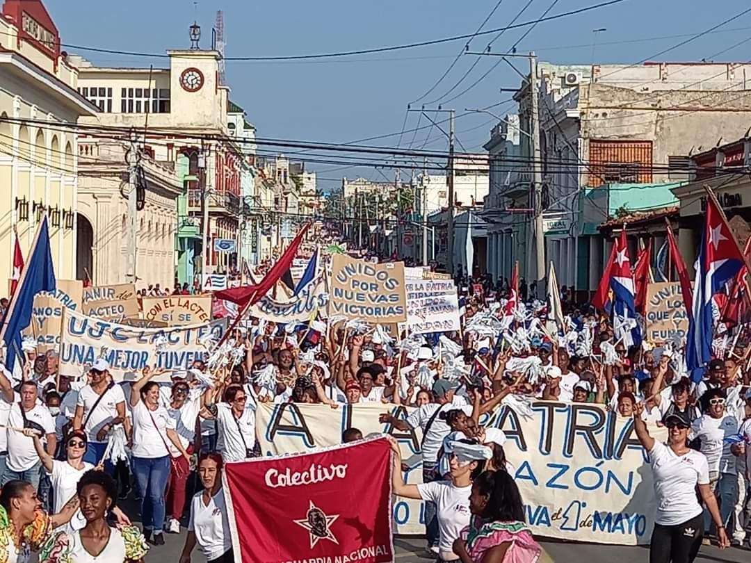 FMC_Cuba's tweet photo. Toda #Cuba fue escenario hoy de inmensa alegría. #MujeresEnRevolución #ALaPatriaManosYCorazón https://t.co/d1HzwWar4u