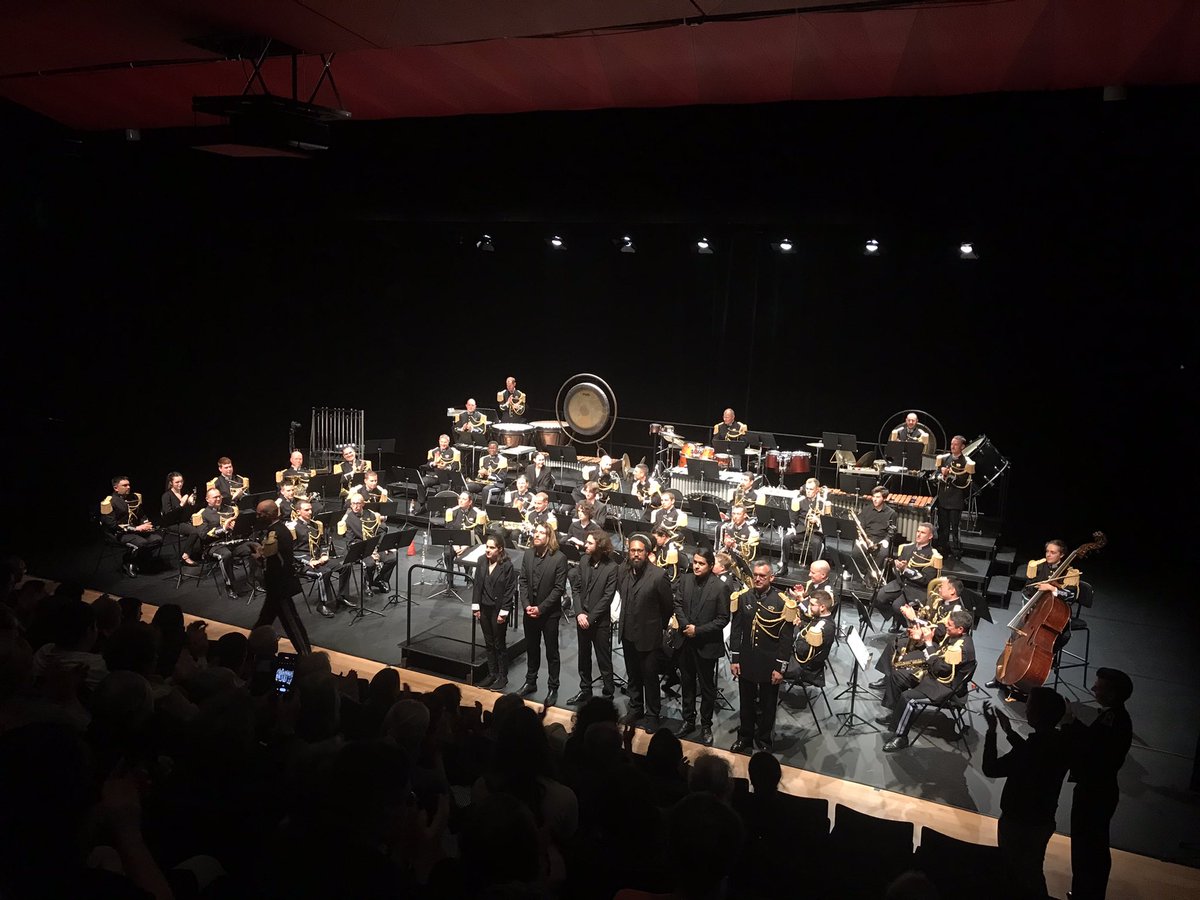 Très belle soirée au Blosne avec la musique des #transmissions de #Rennes dirigée par les talentueux élèves de la classe de direction du conservatoire de #Rennes <a href="/ouestfrance35/">Ouest-France 35</a> <a href="/MusTrans35/">Musique des Transmissions</a> <a href="/CRR_Rennes/">Conservatoire Rennes</a> <a href="/armeedeterre/">Armée de Terre</a> @defense_ouest <a href="/AJDPresse/">Association des journalistes de défense (AJD)</a>