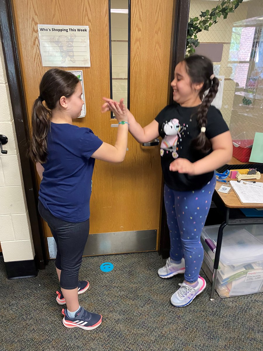 MrsProkuski211's tweet photo. K is for Kindness! Students celebrated with high fives, holding doors for others, and writing notes to their promise partners. https://t.co/hZWc0jx3lA