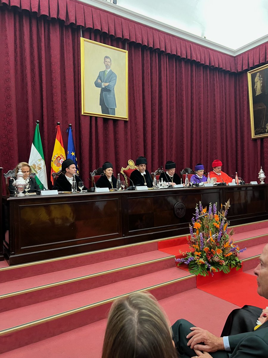Rosy Fuentes de Ordaz (@rosyfdeordaz) on Twitter photo ¡Qué honor haber asistido al Acto de Investidura de Doctor Honoris Causa de D. Enrique Graue Wiechers en la Universidad de Sevilla! Una ceremonia impresionante y llena de solemnidad. ¡Qué honor haber asistido al Acto de Investidura de Doctor Honoris Causa de D. Enrique Graue Wiechers en la Universidad de Sevilla! Una ceremonia impresionante y llena de solemnidad.