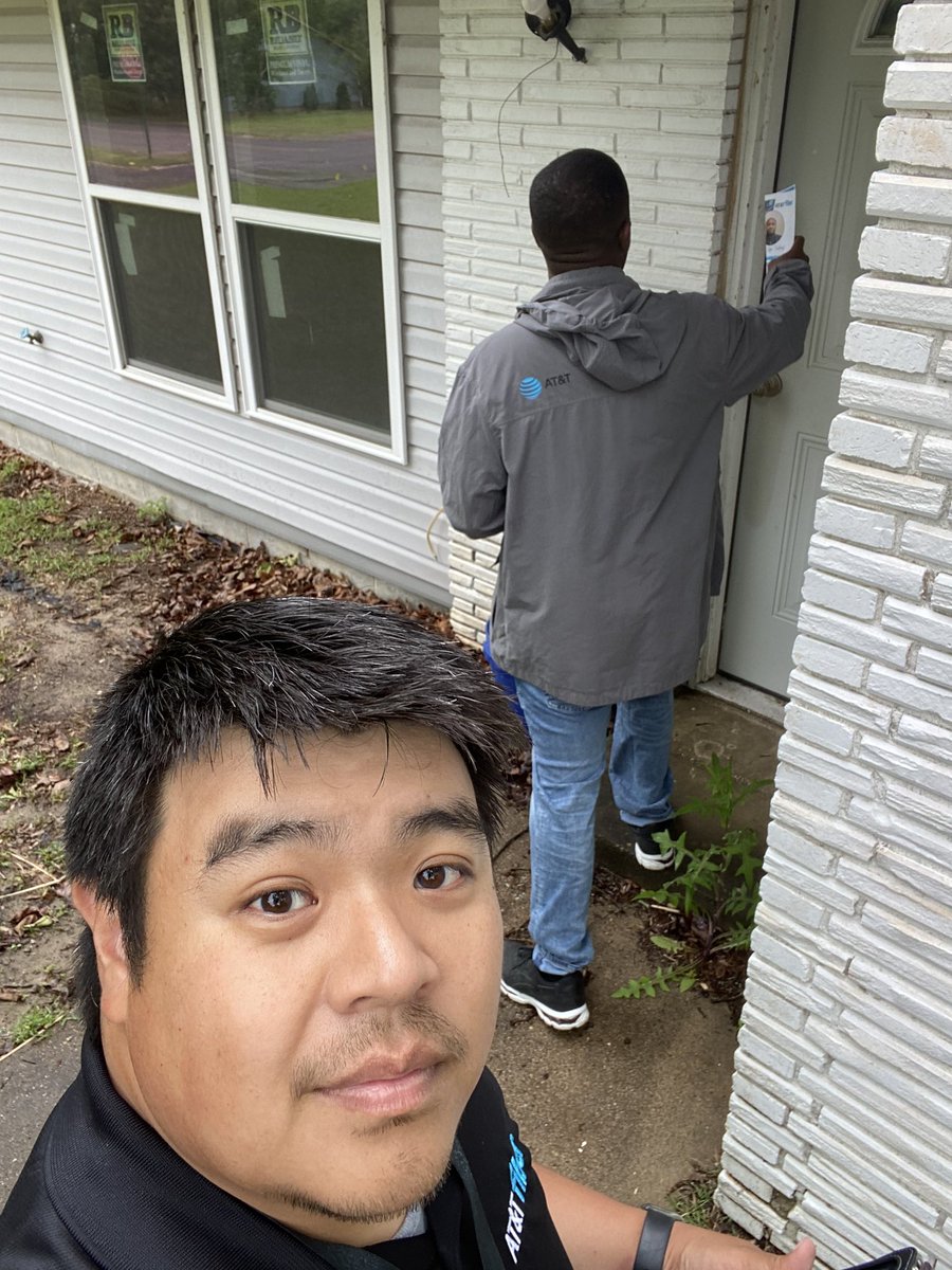 SamuelW2025's tweet photo. Working with my old partner and Jacksonville store to bring #attfiber awareness to this great neighborhood.  Partnerships are important as we work to #WinAsOne 

@fibahhunter501 @WesleyKyleNeal @DominiqeW @AlyssaMoore_12 @CoachAPacheco @MarecoManley #Arkansasfiberhunters https://t.co/5idz58D4E6