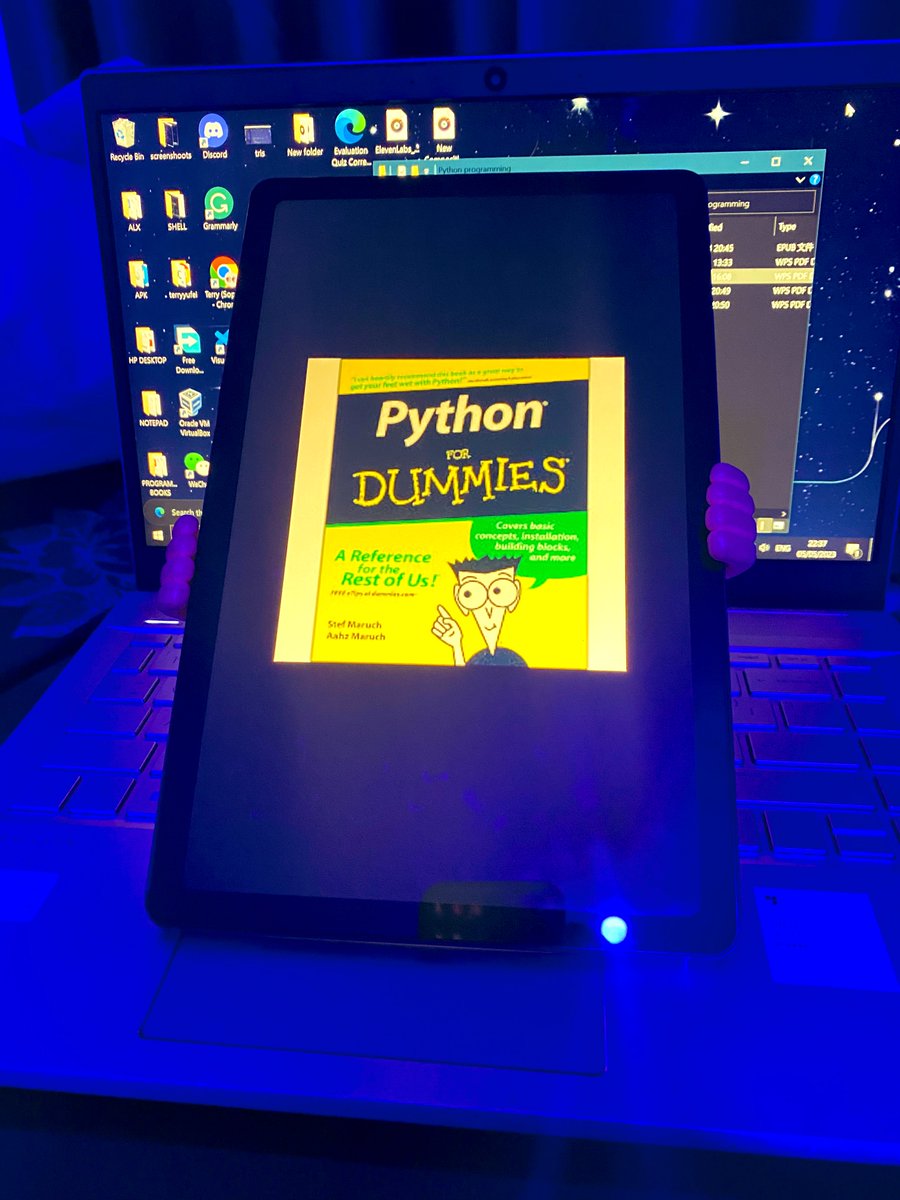 AlmostSophia_'s tweet image. On day 17 of my #100Daysofcode I started reading this book.
If you liked the C one and/or like things explained to you like a 12 year old ( 🤣) then I recommend it!
#100daysofcodepython