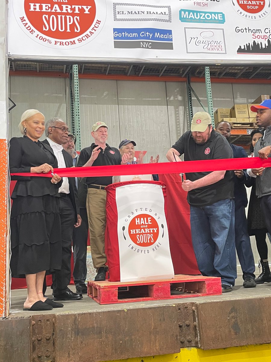 DavilaAssembly's tweet photo. This morning I joined @BrooklynChamber for the Grand Opening / Ribbon Cutting Celebration of Hale &amp; Hearty; a reinvigorated franchise business in the #53rdAD 🥬🍅 I received a tour of the facility and am looking forward to their partnership within the North Brooklyn community https://t.co/GblcHbCq3X
