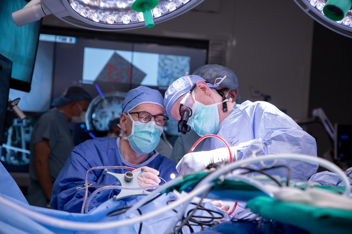UChiNeurosurg's tweet photo. 🔥Implantation of cortical electrode arrays for a #brain_machine interface in a #patient with #spinal_cord_injury by Dr. Warnke and his amazing team!🔥🧠🩺💉🥼
This is part of the #NIH Brain Initiative. #uchicagomedicine #nih #nihbrain #sergury #GreysAnatomy https://t.co/kiTPO7GQ3q