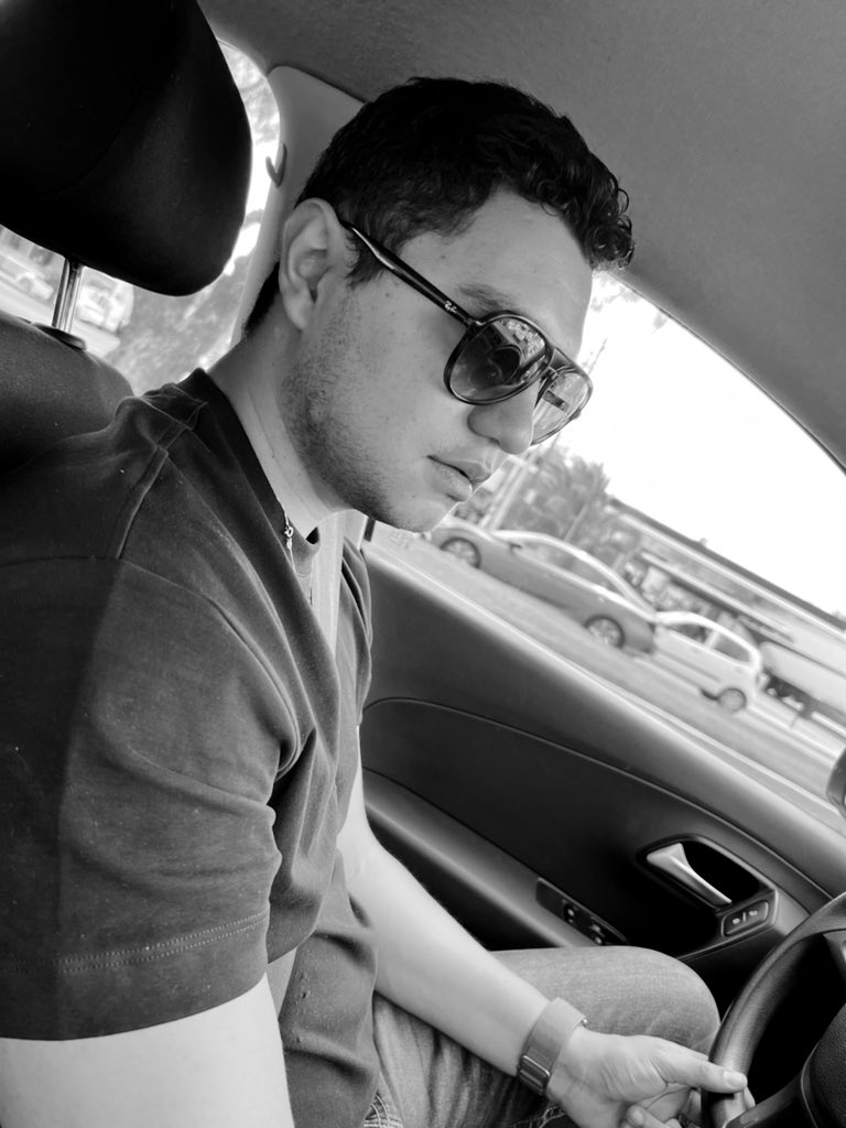 Mariannahfo's tweet photo. Te veo y no me la creo que en unas cuantas semanas vas a ser mi esposo 😍
Pd: Sigue cantando en el coche y haciendo las voces de los cantantes jajaja te amo chinitos 💚 https://t.co/5vLLrtss4g