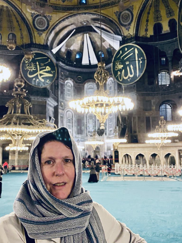 #Istanbul #ayasofya very interesting history of this beautiful mosque (previously a Cathedral!) Thinking of my <a href="/OttCatholicSB/">Ottawa Catholic School Board</a> peeps during #CatholicEducationWeek