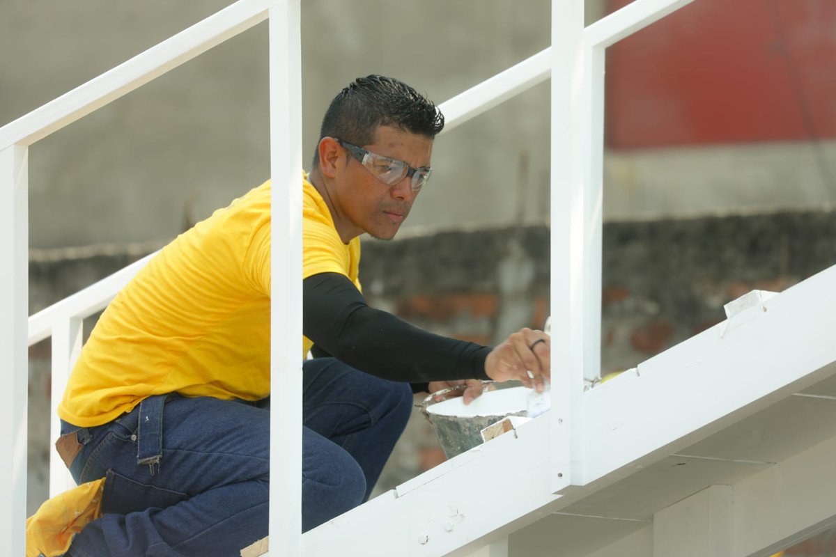 PenalesSV's tweet photo. Este día internos en fase de confianza (no pandilleros) siguen con la instalación de estaciones para salvavidas en el Puerto de Acajutla, Sonsonate.

✅️ #PlanCeroOcio al servicio de los salvadoreños. https://t.co/upIzVzh349