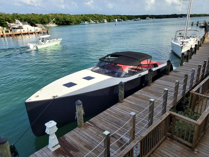 1 pic. Any sex workers going to Xbiz Miami want to go in on a content boat!? It can fit up to 10-12 people