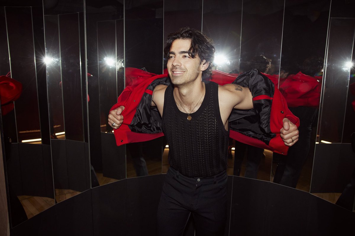 joejonas's tweet photo. One. More. Week. Until. THE ALBUM 🤯 https://t.co/KOOff84fzq