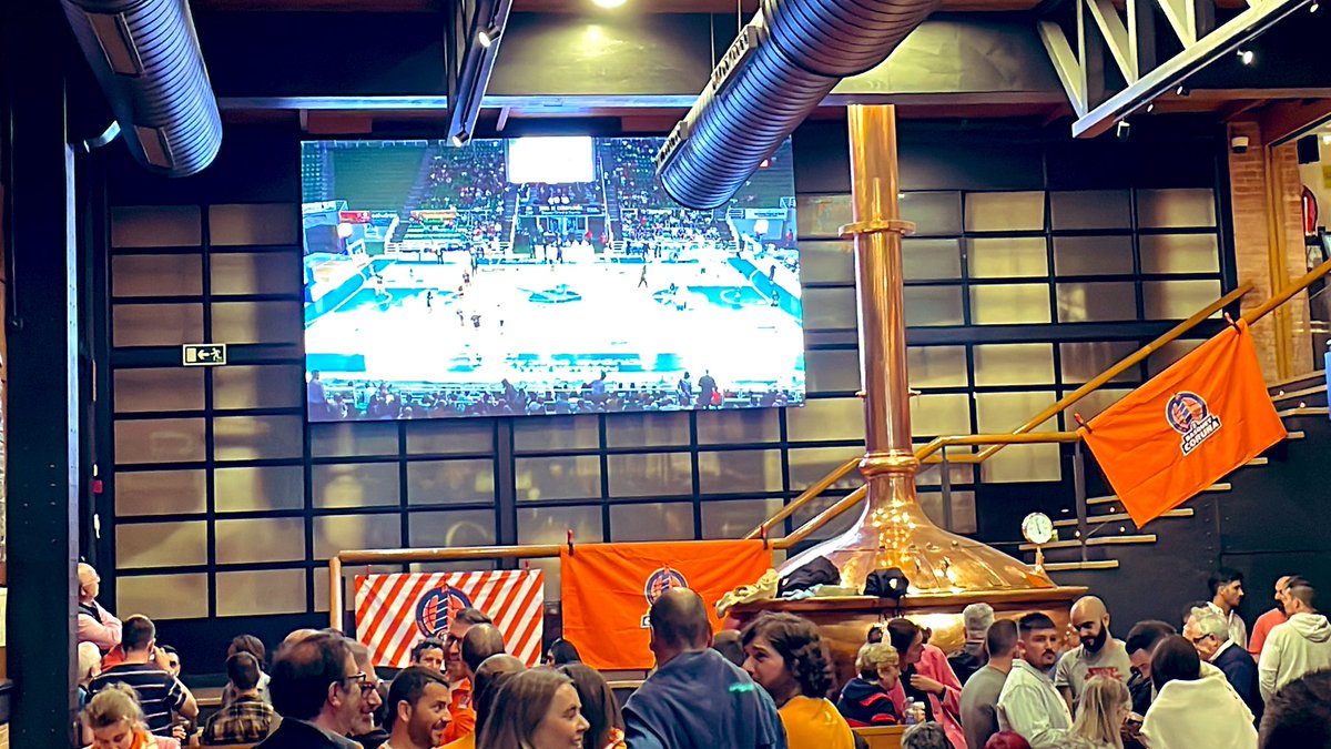 VaneAL14's tweet photo. 🏀Vamos @basquetcoruna 💪🏽💪🏽Estamos con vós!!!!🧡🧡🧡🧡 https://t.co/I1QLcKmYHy