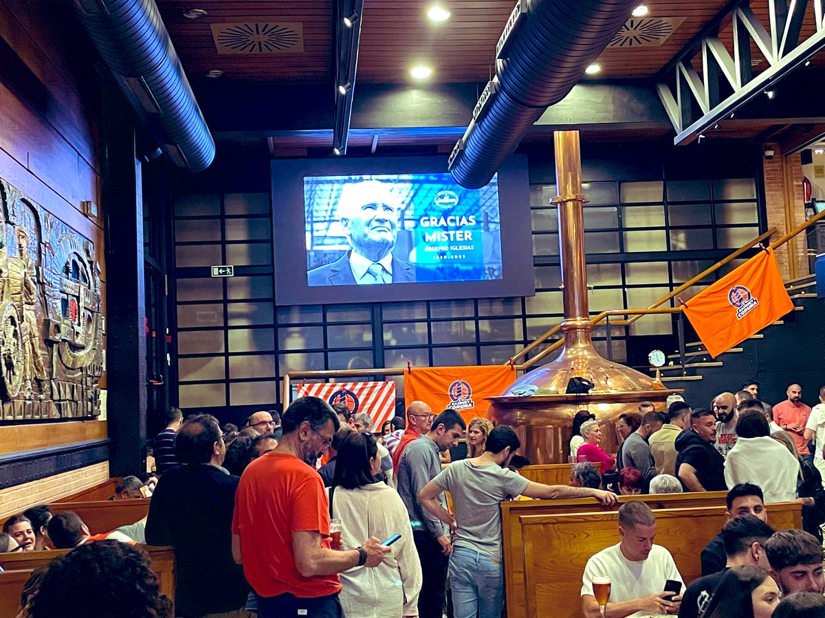 VaneAL14's tweet photo. 🏀Vamos @basquetcoruna 💪🏽💪🏽Estamos con vós!!!!🧡🧡🧡🧡 https://t.co/I1QLcKmYHy