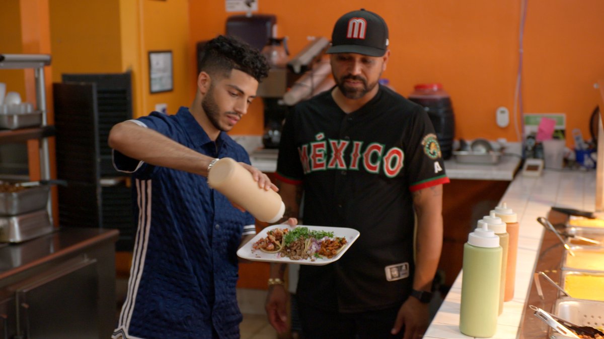 CraveCanada's tweet photo. If you love food, you won't want to miss #EvolvingVegan, now streaming on Crave. #CraveFoodie https://t.co/Bff7KrErkm