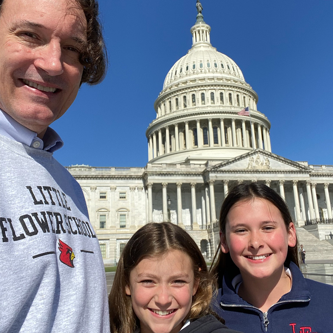LittleFlowerSc6's tweet photo. Fifth graders on a field trip to the Capitol to learn more about how our government works. 🚌 #CardinalCommunity #ADWcommUNITY #fieldtrip https://t.co/WWRt4AAwoq