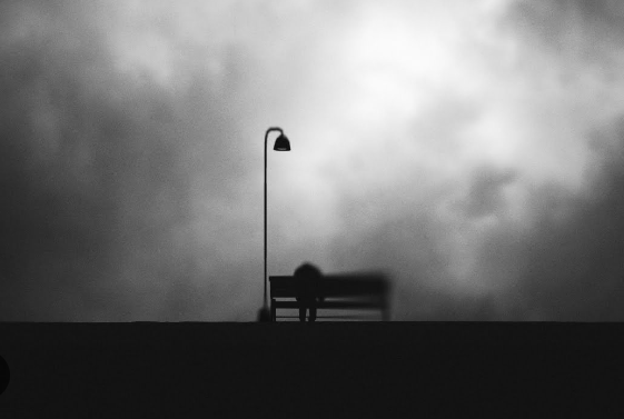 Bir gün gerçekten yalnız kalırsan, o gün sadece kendini dinlemeyi seç.
Kimsenin seni yalnız bırakamayacağını anlayacaksın.