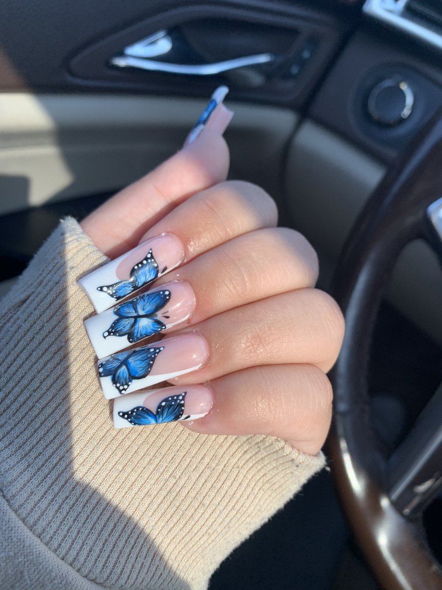 lilyy_c26's tweet photo. 🦋 book those May appointments https://t.co/oCAoNd6zTR