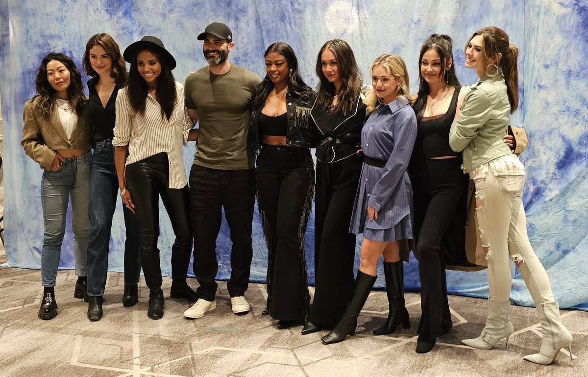 JUST LOOK AT THEM!!❤️❤️

#WildmooreAtStarfury #Savebatwoman