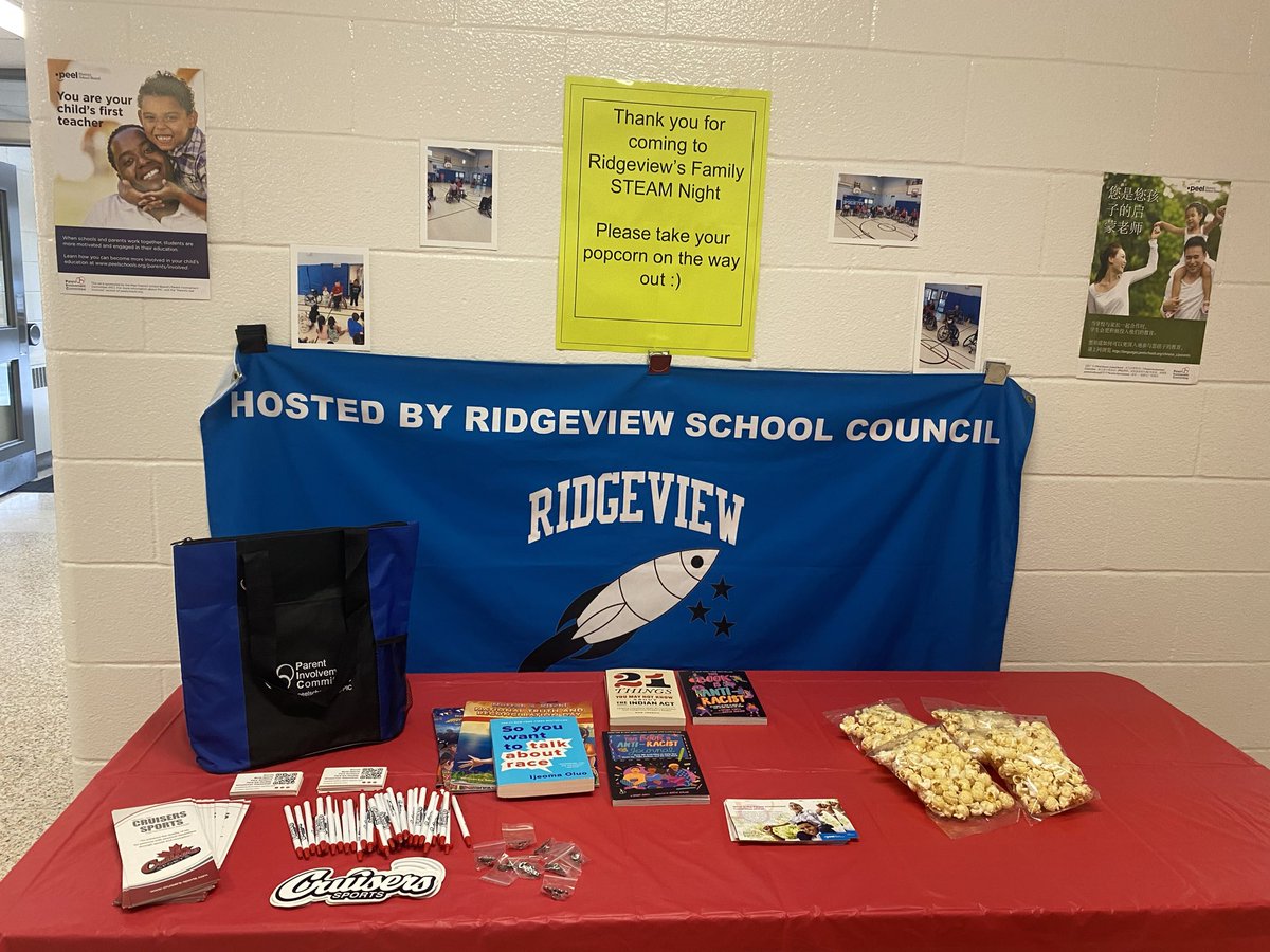 Our beautiful work at the art gallery and handing out popcorn! 
Such a great night to see so many families ❤️💙